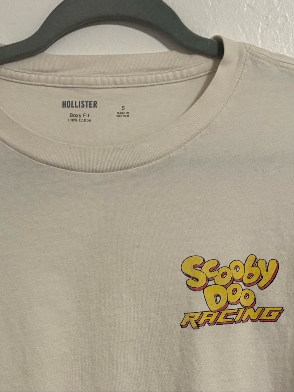 Hollister | Cream Scooby Doo Racing Graphic Tee Boxy Fit - Picture 4 of 4